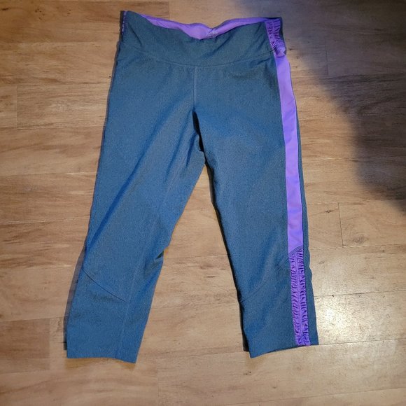 Champion Lavender and Grey Ruched Capri  Leggings Size Medium - Picture 8 of 12